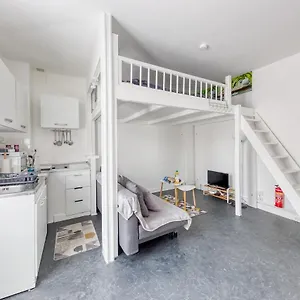 Joli Petit Studio A 200 M Du Tramway, Proche Paris, D'orly, Rungis, Belle Epine Et Choisy Le Roi Appartement
