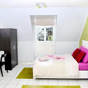 Guest house L'eden Orly Aeroport, Thiais
